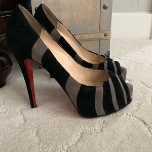Christian Louboutin suede 👠 heels gray and black